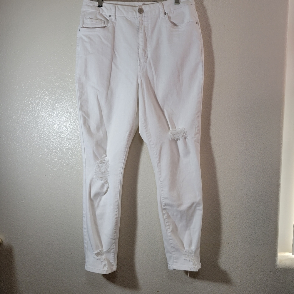 Refuge Curly Distressed Jeans